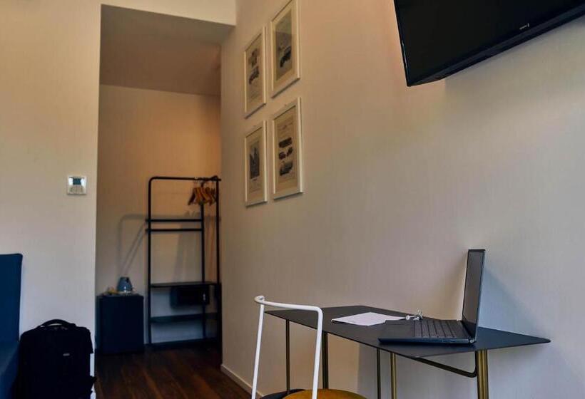 Standar Háromágyas Szoba Erkéllyel, Paradiso Conca D Oro