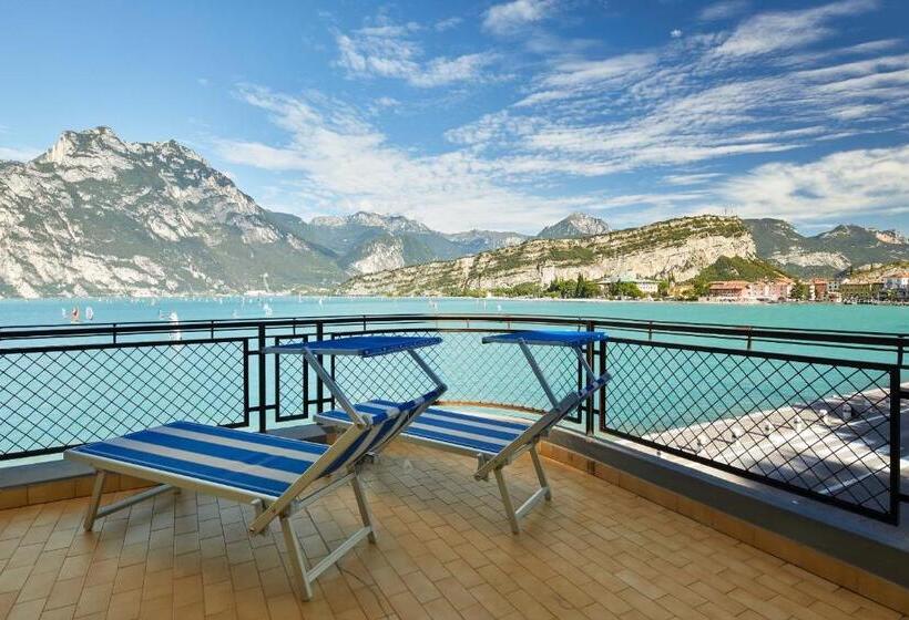 Tóra Néző Deluxe Szoba, Paradiso Conca D Oro