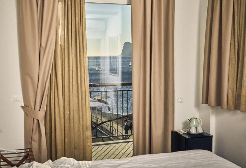 Standar Háromágyas Szoba Erkéllyel, Paradiso Conca D Oro