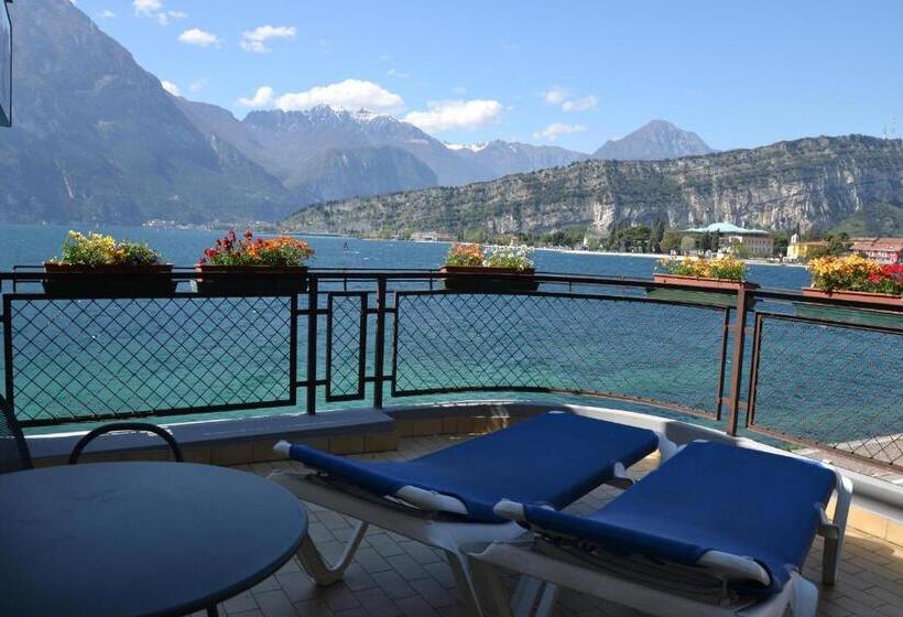 Tóra Néző Deluxe Szoba, Paradiso Conca D Oro