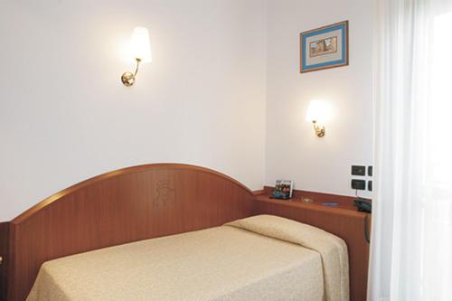 חדר סטנדרט יחיד, Persico's