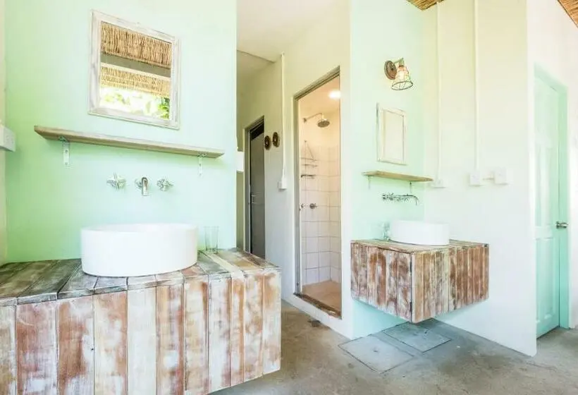 浴室共有ベーシックルーム, Selina Manuel Antonio   Hostel