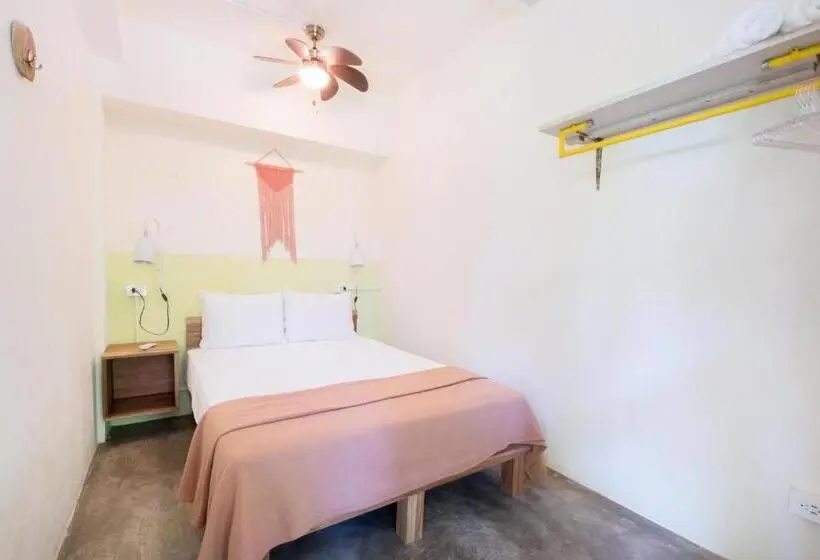 浴室共有ベーシックルーム, Selina Manuel Antonio   Hostel