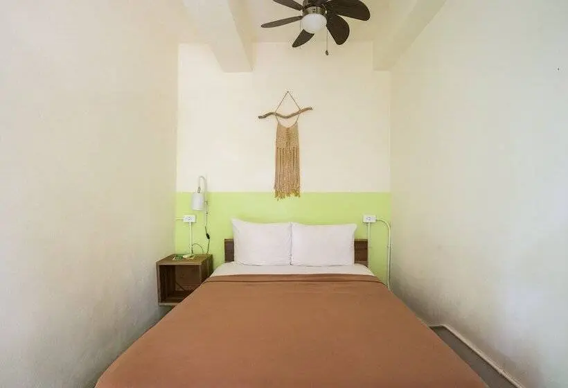 浴室共有ベーシックルーム, Selina Manuel Antonio   Hostel