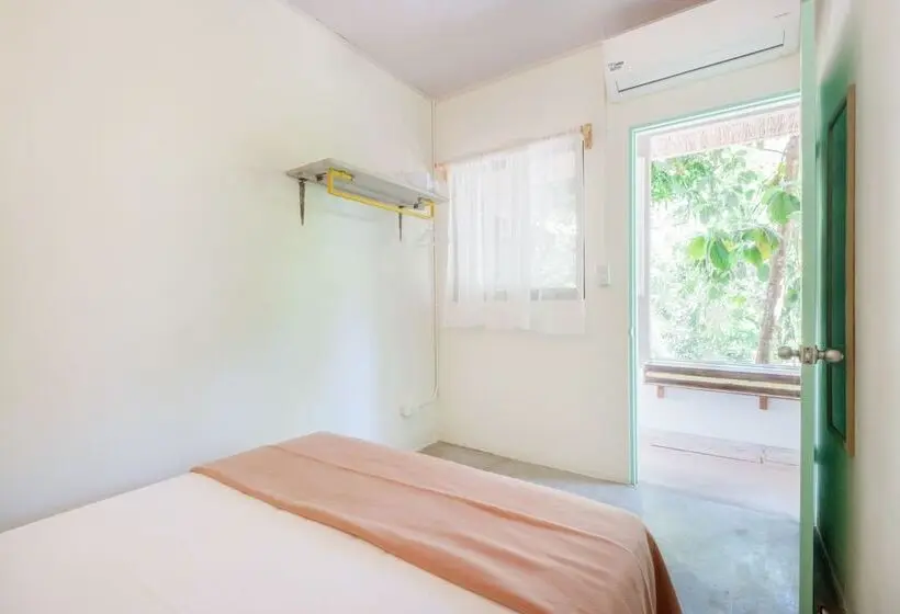 浴室共有ベーシックルーム, Selina Manuel Antonio   Hostel