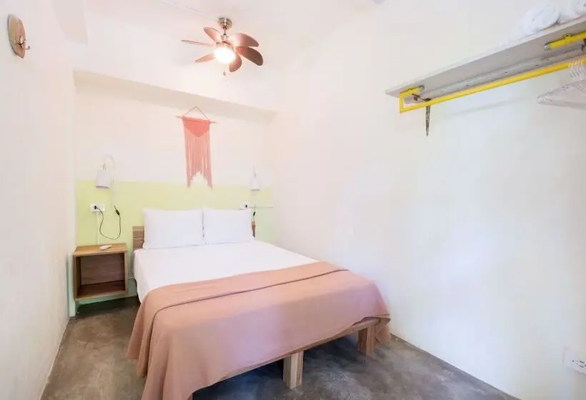 浴室共有ベーシックルーム, Selina Manuel Antonio   Hostel
