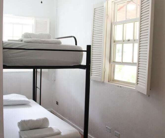 חדר בסיסי חדר אמבטיה משותף, Selina Manuel Antonio   Hostel