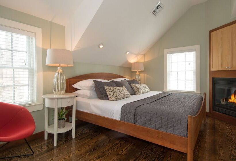 デラックスルーム, 8 Dyer