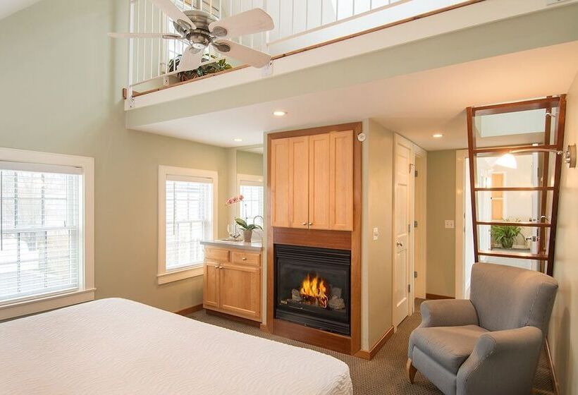 デラックスルーム, 8 Dyer