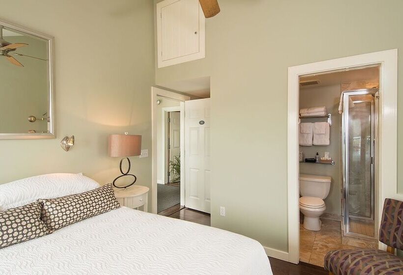 デラックスルーム, 8 Dyer