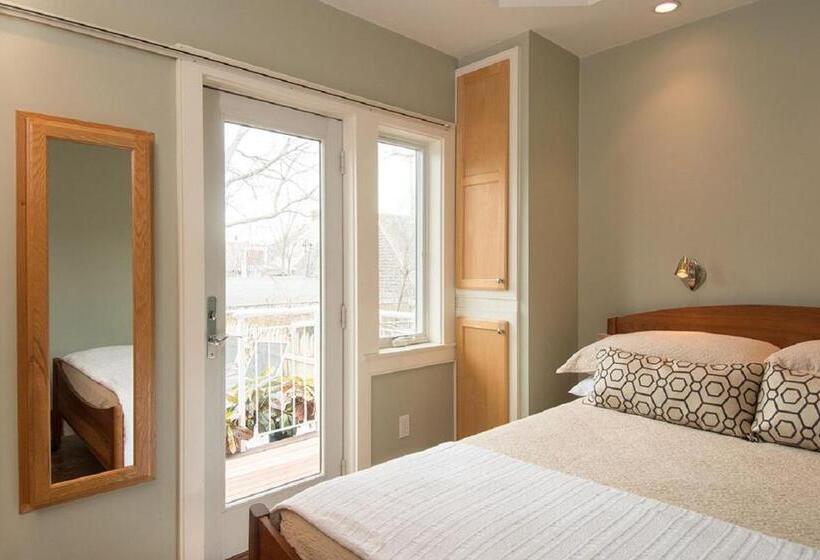 デラックスルーム, 8 Dyer