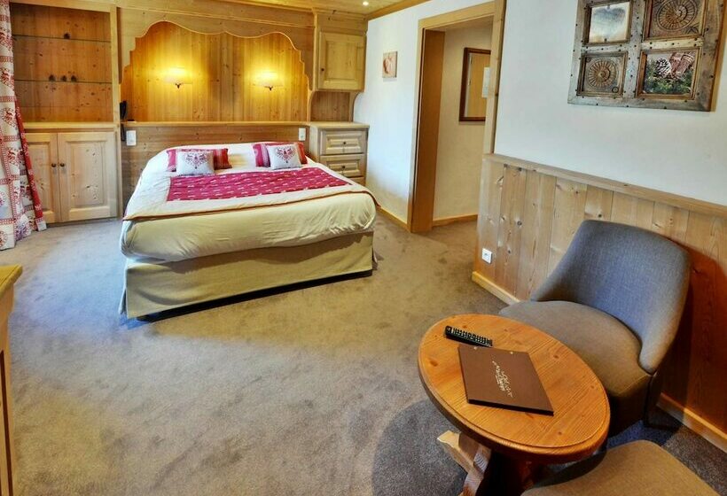 اتاق خانوادگی با چشمانداز استخر, La Clef Des Champs