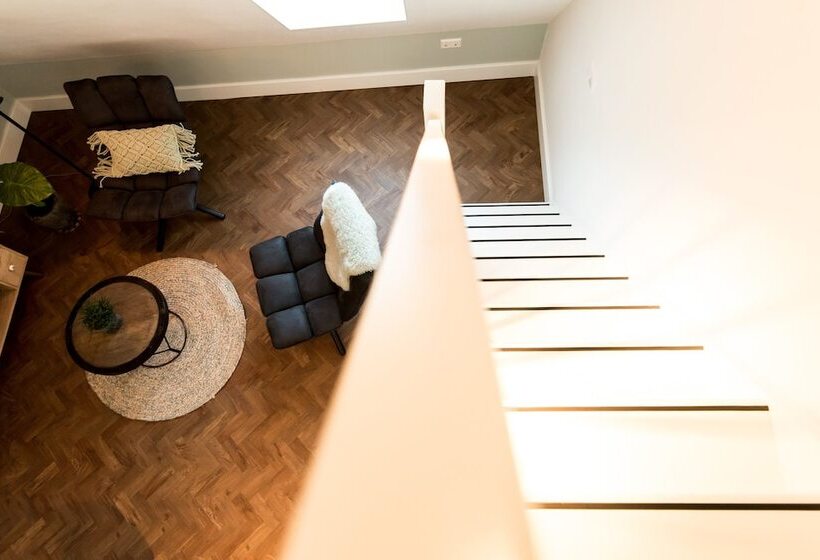 デラックスルーム, De Bankier