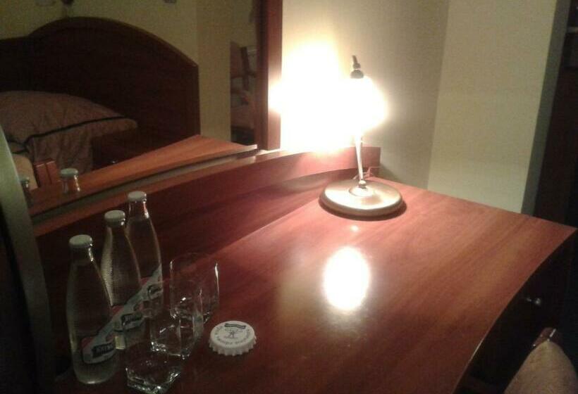 اتاق استاندارد سه نفره, Saol