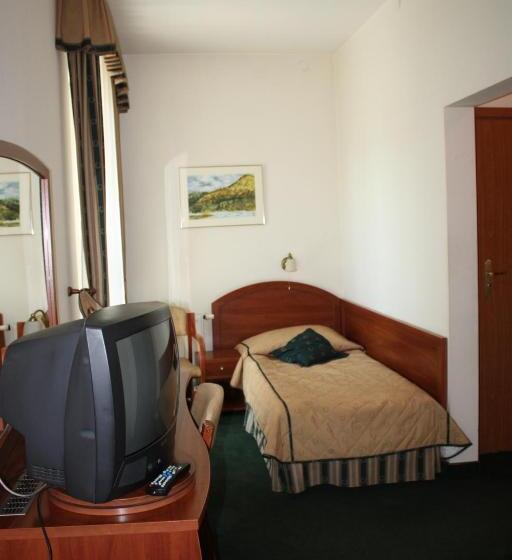 اتاق استاندارد سه نفره, Saol