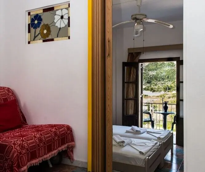 استودیوی استاندارد, Villa Maria