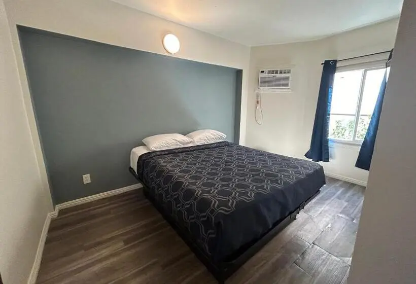 اتاق استاندارد, Budget Inn Hollywood