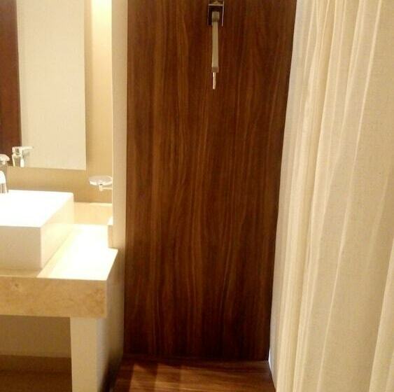 オーシャンビュースタンダードルーム, Ocean View Beach