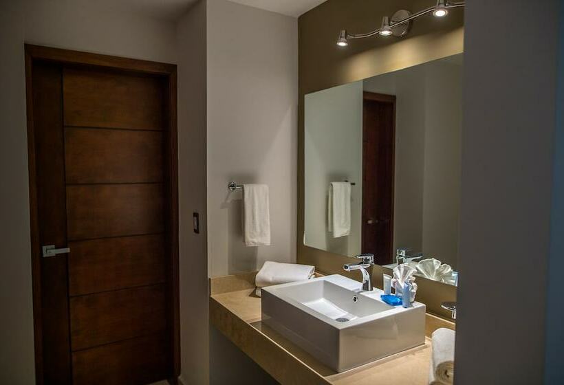 オーシャンビュースタンダードルーム, Ocean View Beach