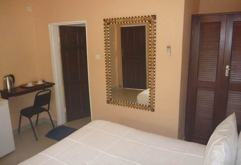 اتاق استاندارد, Sunset Junction Lodges & Tours