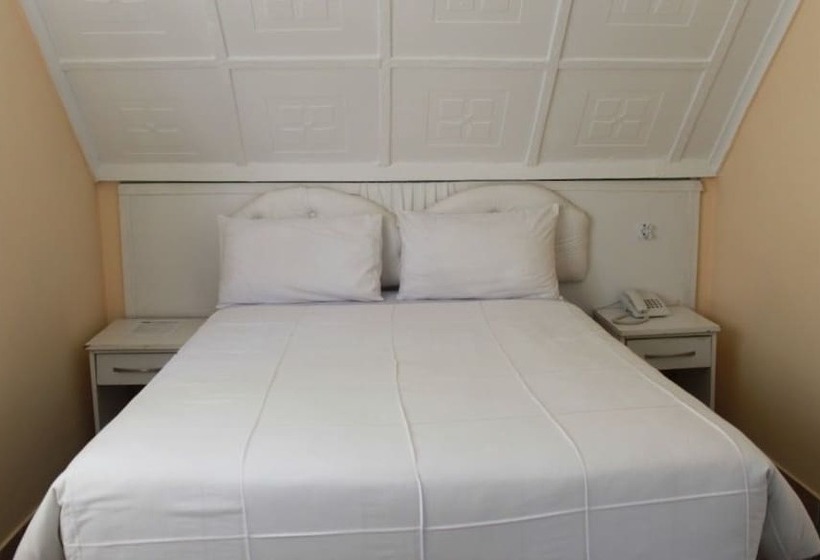 اتاق استاندارد, Sunset Junction Lodges & Tours