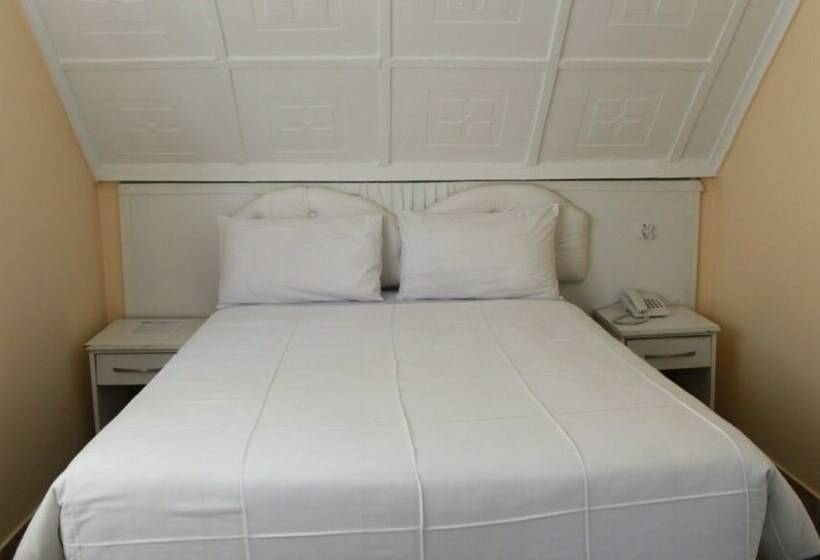 اتاق استاندارد, Sunset Junction Lodges & Tours