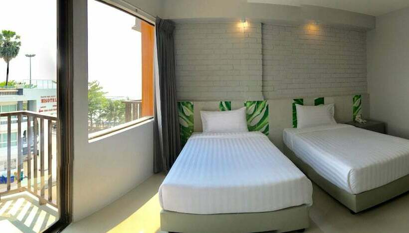 غرفة قياسية مزوَّدة بشُرفة, The Pat