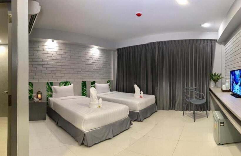 غرفة قياسية, The Pat