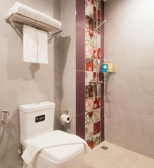 غرفة قياسية مزوَّدة بشُرفة, The Pat