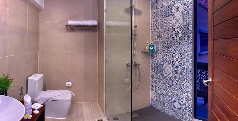 غرفة ديلوكس مطلة على حمام السباحة, The Pat