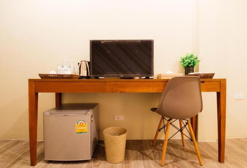 غرفة ديلوكس مطلة على حمام السباحة, The Pat