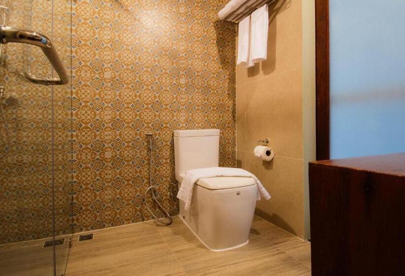 غرفة ديلوكس مطلّة علي البحر, The Pat