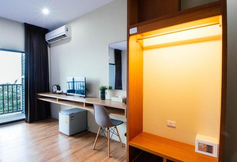 غرفة ديلوكس مطلّة علي البحر, The Pat