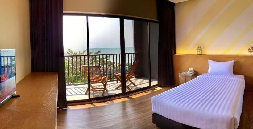 غرفة ديلوكس مطلّة علي البحر, The Pat