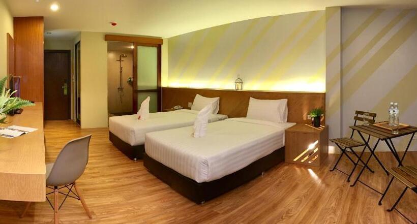 غرفة ديلوكس مطلّة علي البحر, The Pat