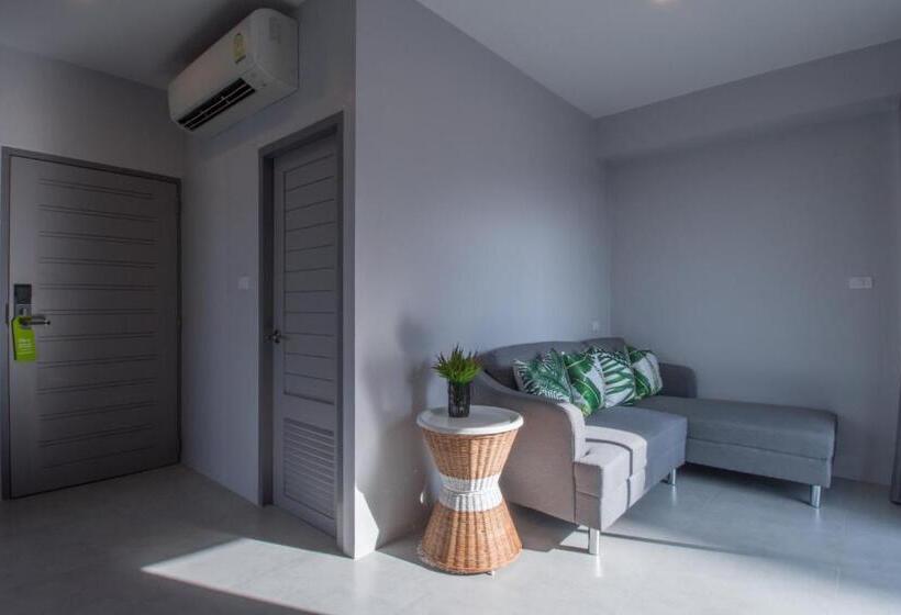 جناح مزوَّد بشرفة, The Pat