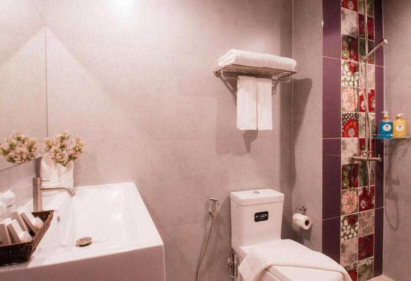 جناح مزوَّد بشرفة, The Pat