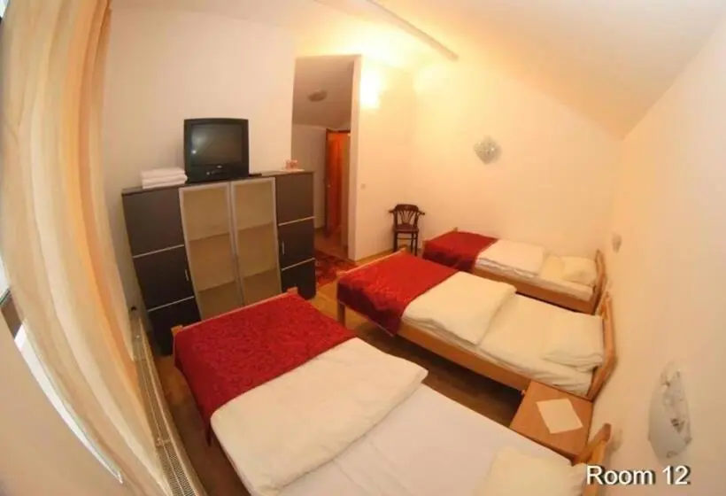 اتاق استاندارد سه نفره, Motel Bella Italia