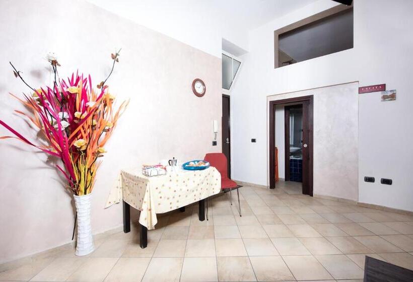 آپارتمان 1 خوابه با بالکن, Chiaia Relax