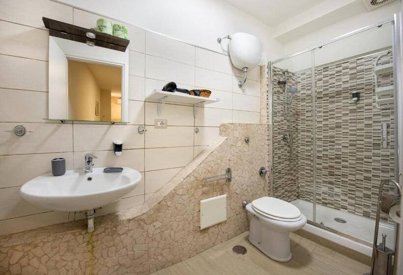 اتاق لوکس خانوادگی, Chiaia Relax