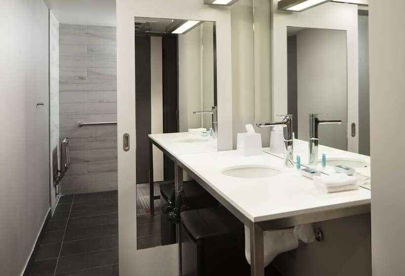 带2个双人床的标准工作室, Aloft Coral Gables