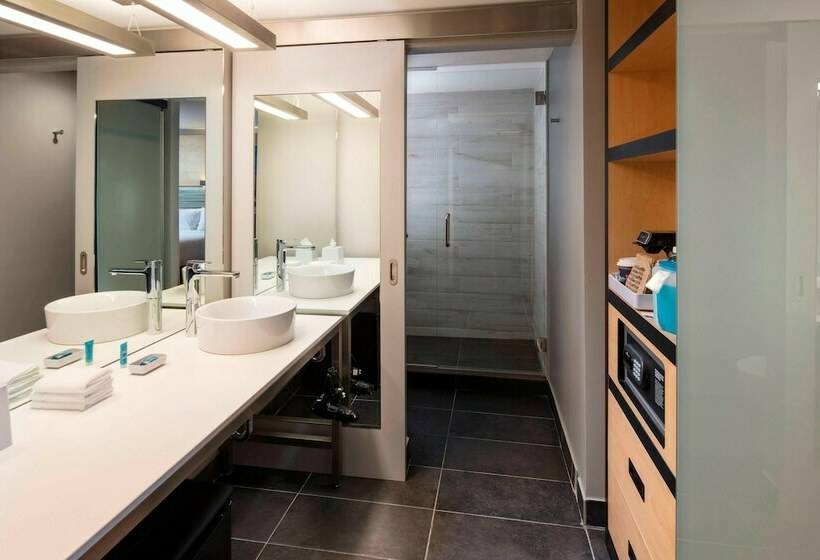 带2个双人床的标准工作室, Aloft Coral Gables