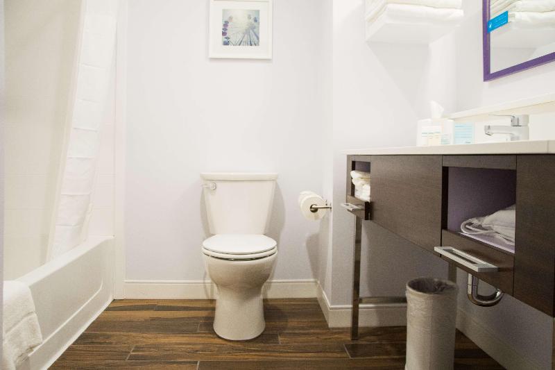 带大床的标准间, Hampton Inn & Suites By Hilton Warrington Horsham