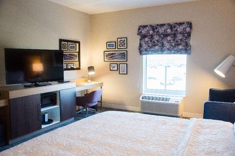 带大床的标准间, Hampton Inn & Suites By Hilton Warrington Horsham