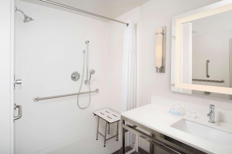 اتاق استاندارد با تخت بزرگ, Hilton Garden Inn San Antonio Downtown Riverwalk