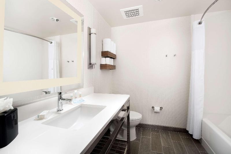 Quarto Estandar Cama King para Deficientes Físicos, Hilton Garden Inn San Antonio Downtown Riverwalk