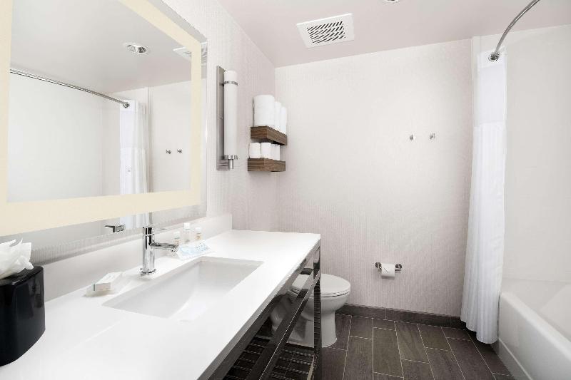 اتاق استاندارد با تخت بزرگ, Hilton Garden Inn San Antonio Downtown Riverwalk