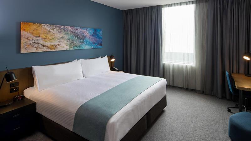 חדר סטנדרט עם מיטת קינג, Holiday Inn Sydney St Marys, An Ihg