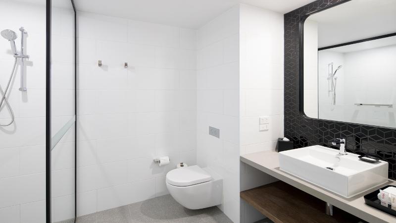 חדר סטנדרט עם מיטת קינג, Holiday Inn Sydney St Marys, An Ihg