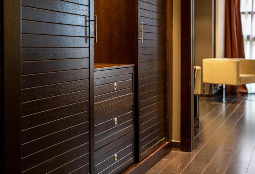 标准间, La Trufa Negra